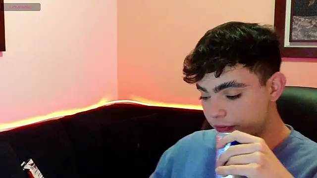 Snapshot of petitegigant33 chatting on October 2025 02:56:01 AM petitegigant33 online show from October 2025 02:56:01 AM