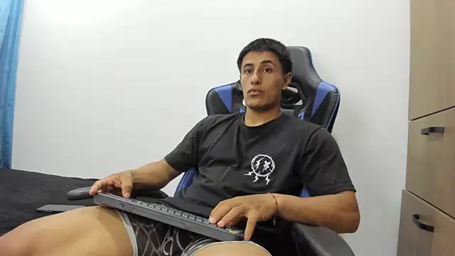 Snapshot of dorman_boy chatting on November 2025 02:35:01 AM dorman boy online show from November 2025 02:35:01 AM