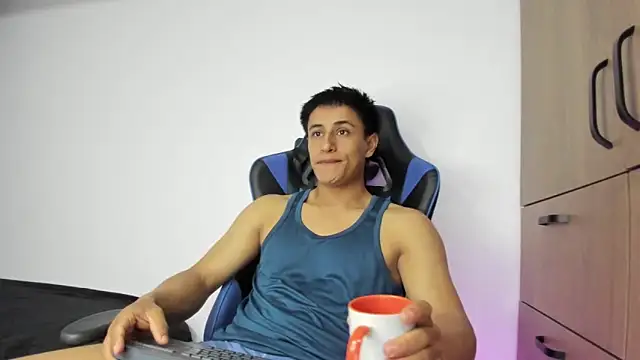 dorman boy online show from November 2025 01:49:01 AM