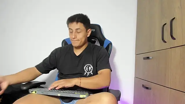 dorman boy online show from January 2026 03:53:01 AM