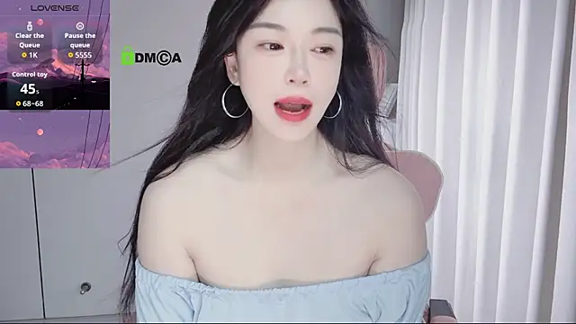 Snapshot of YunShan-33 chatting on May 2026 04:52:01 AM YunShan-33 online show from May 2026 04:52:01 AM