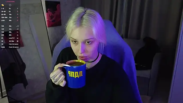 Snapshot of goth__tv chatting on November 2025 01:43:01 PM goth tv online show from November 2025 01:43:01 PM