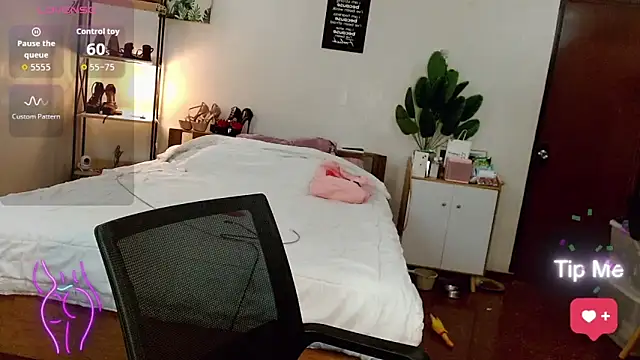 Snapshot of Lolitaloove69 chatting on November 2025 06:04:02 PM Lolitaloove69 online show from November 2025 06:04:02 PM