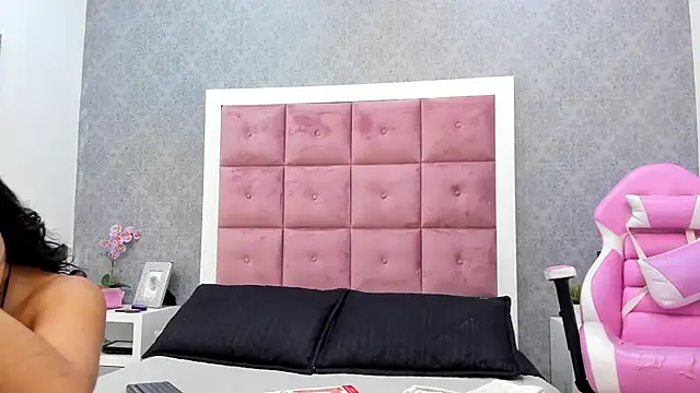 ailenaranda online show from November 2025 12:38:01 PM