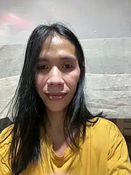 Snapshot of bellaUtops chatting on April 2026 03:57:02 AM bellaUtops online show from April 2026 03:57:02 AM