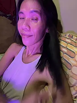 Snapshot of bellaUtops chatting on June 2026 06:12:02 AM bellaUtops online show from June 2026 06:12:02 AM