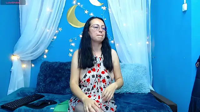 Lauryn Jones online show from November 2025 02:06:02 PM