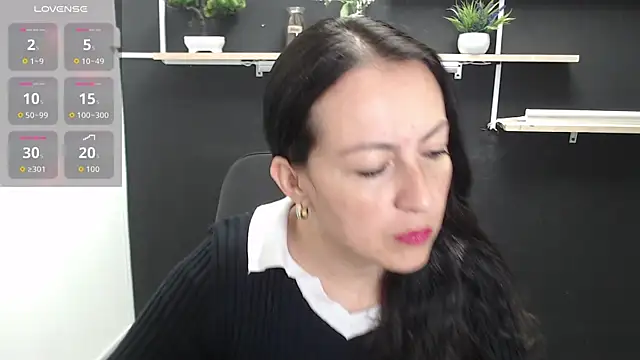 Snapshot of Lauryn_Jones chatting on June 2026 05:34:02 PM Lauryn Jones online show from June 2026 05:34:02 PM