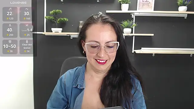 Snapshot of Lauryn_Jones chatting on June 2026 07:23:01 PM Lauryn Jones online show from June 2026 07:23:01 PM