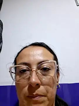 Snapshot of Lauryn_Jones chatting on July 2026 02:18:01 AM Lauryn Jones online show from July 2026 02:18:01 AM