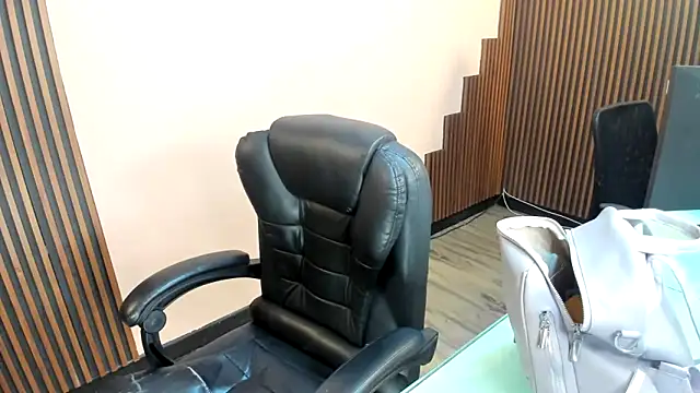 desk desire online show from December 2025 11:15:02 AM