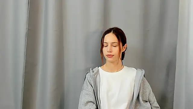 Snapshot of KylieVrable chatting on November 2025 06:25:01 AM KylieVrable online show from November 2025 06:25:01 AM