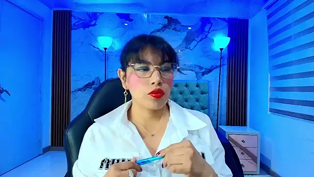 Snapshot of EsmeraldaChantre chatting on November 2025 11:43:02 AM EsmeraldaChantre online show from November 2025 11:43:02 AM