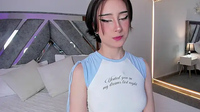 EmmaCollins    online show from November 2025 12:18:01 PM