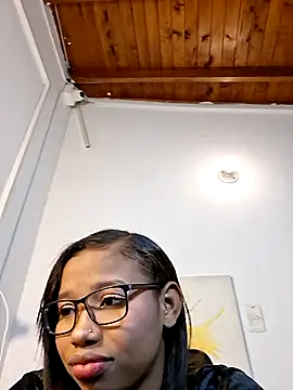 Snapshot of ValentinaRose4 chatting on November 2025 04:15:02 AM ValentinaRose4 online show from November 2025 04:15:02 AM