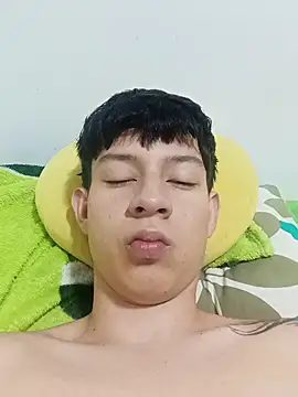 Snapshot of REDSITOOOU chatting on November 2025 12:32:01 AM REDSITOOOU online show from November 2025 12:32:01 AM