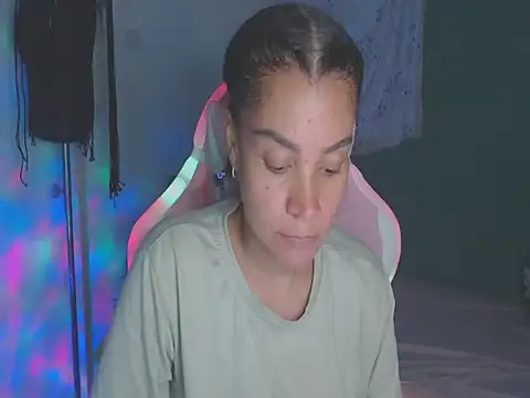 Snapshot of shayna_cute chatting on July 2026 11:32:01 PM shayna cute online show from July 2026 11:32:01 PM