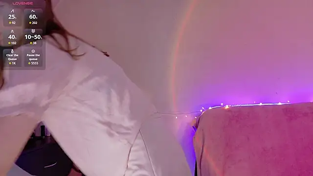 Snapshot of TinyMuse_ chatting on November 2025 04:49:02 PM TinyMuse online show from November 2025 04:49:02 PM