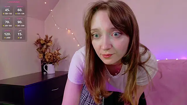 Snapshot of TinyMuse_ chatting on November 2025 01:48:02 AM TinyMuse online show from November 2025 01:48:02 AM