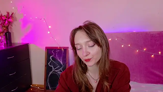 Snapshot of TinyMuse_ chatting on November 2025 02:06:02 PM TinyMuse online show from November 2025 02:06:02 PM