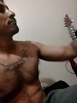 m8je online show from November 2025 01:57:02 PM