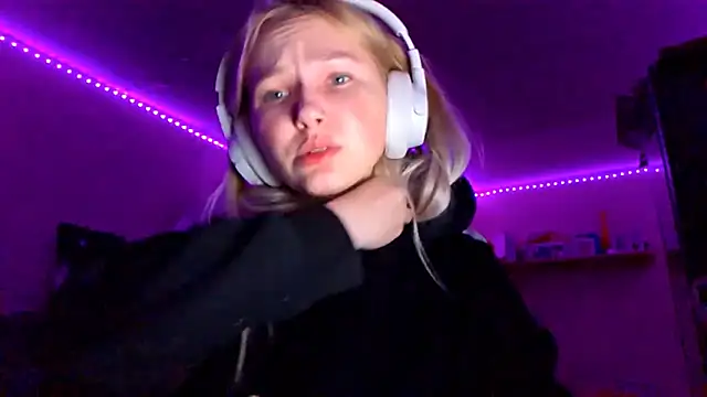 KarinRobertson online show from November 2025 06:30:02 PM