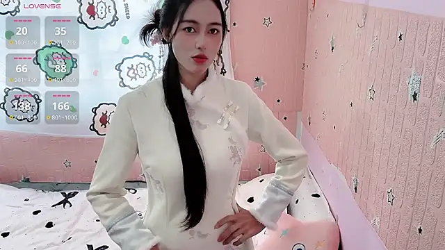 U-Ukitten online show from November 2025 04:51:02 AM