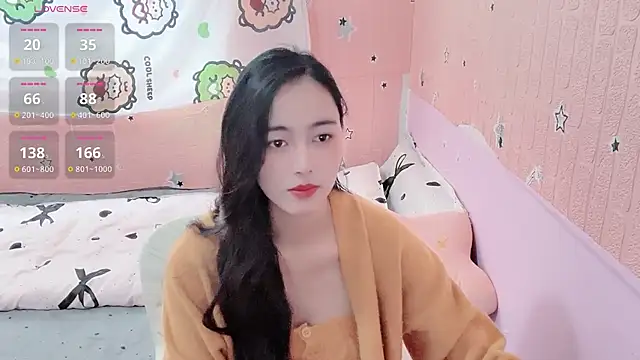 U-Ukitten online show from November 2025 04:45:02 AM