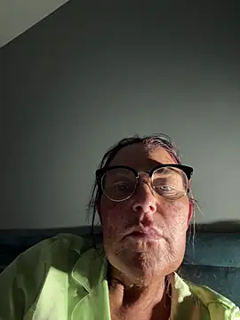 Snapshot of Angel-LinaX chatting on December 2025 09:22:02 PM Angel-LinaX online show from December 2025 09:22:02 PM