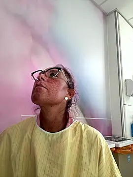 Snapshot of Angel-LinaX chatting on January 2026 12:18:02 PM Angel-LinaX online show from January 2026 12:18:02 PM