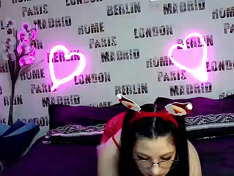 Bya hootgyrl1 online show from December 2025 08:48:01 PM