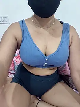 Snapshot of Aarti909090 chatting on May 2026 05:31:01 PM Aarti909090 online show from May 2026 05:31:01 PM