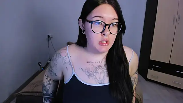 Snapshot of HitoMi2 chatting on November 2025 11:10:03 AM HitoMi2 online show from November 2025 11:10:03 AM