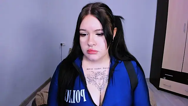 Snapshot of HitoMi2 chatting on November 2025 09:32:02 AM HitoMi2 online show from November 2025 09:32:02 AM