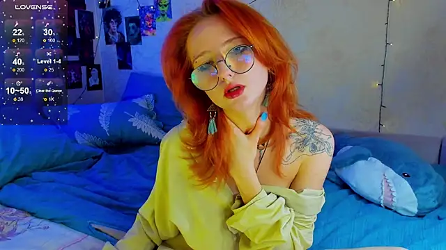 Snapshot of DragonflyLiza chatting on November 2025 11:58:01 AM DragonflyLiza online show from November 2025 11:58:01 AM