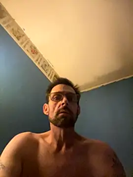 Snapshot of biggdaddyandqueenn chatting on November 2025 12:33:01 PM biggdaddyandqueenn online show from November 2025 12:33:01 PM