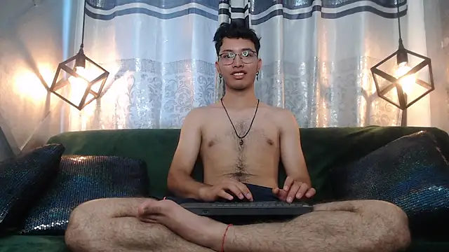 Snapshot of alexy_re chatting on November 2025 05:22:01 PM alexy re online show from November 2025 05:22:01 PM