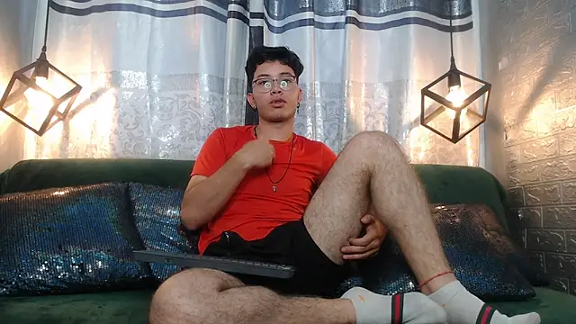 Snapshot of alexy_re chatting on November 2025 05:45:01 PM alexy re online show from November 2025 05:45:01 PM