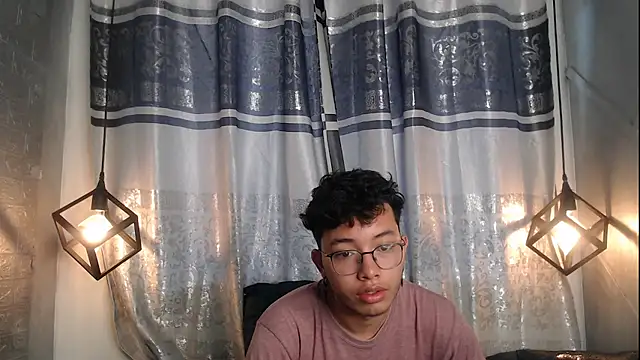 Snapshot of alexy_re chatting on November 2025 05:07:01 PM alexy re online show from November 2025 05:07:01 PM