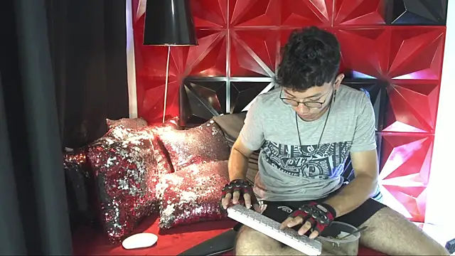 Snapshot of alexy_re chatting on November 2025 05:30:01 PM alexy re online show from November 2025 05:30:01 PM