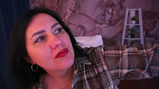 Snapshot of VelvetLuck chatting on December 2025 02:00:01 PM VelvetLuck online show from December 2025 02:00:01 PM