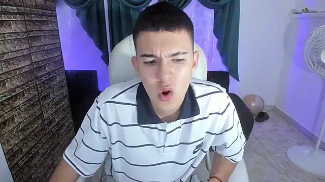 Snapshot of Aleck_Boy chatting on November 2025 07:47:02 PM Aleck Boy online show from November 2025 07:47:02 PM