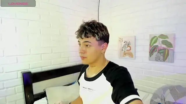 Sweet Dust online show from November 2025 03:09:02 AM