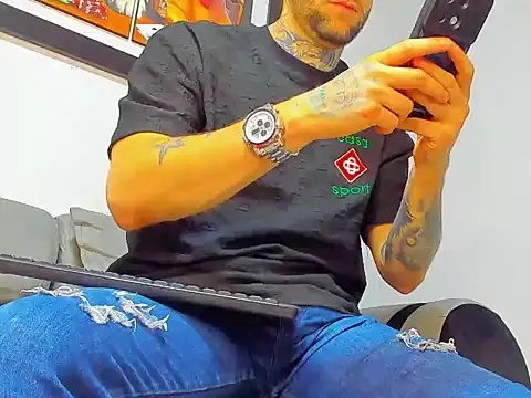 Supreme Alpha online show from November 2025 12:33:01 AM