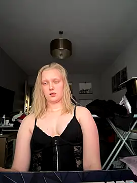 hotgoodgirll online show from November 2025 02:43:02 PM