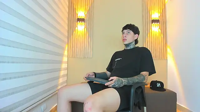 Snapshot of DANTE_ARMSTRONG chatting on November 2025 04:12:01 AM DANTE ARMSTRONG online show from November 2025 04:12:01 AM