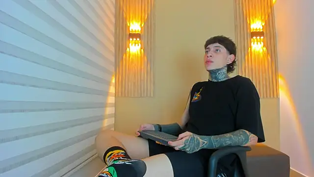 Snapshot of DANTE_ARMSTRONG chatting on November 2025 03:51:02 AM DANTE ARMSTRONG online show from November 2025 03:51:02 AM