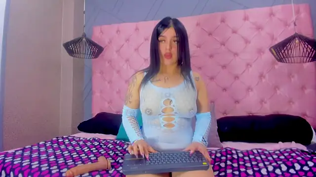 Karol Horney online show from November 2025 01:54:02 PM