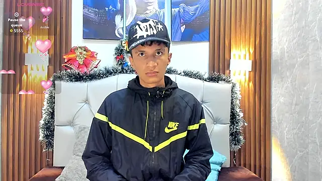 Snapshot of Elian_Julian chatting on November 2025 12:32:02 AM Elian Julian online show from November 2025 12:32:02 AM