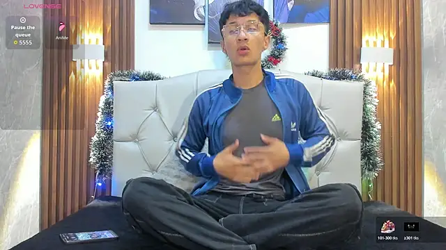 Snapshot of Elian_Julian chatting on November 2025 01:37:02 AM Elian Julian online show from November 2025 01:37:02 AM